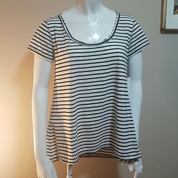 NWT Calvin Klein Black & White Short Sleeve Tee (S) - Picture 4 of 6